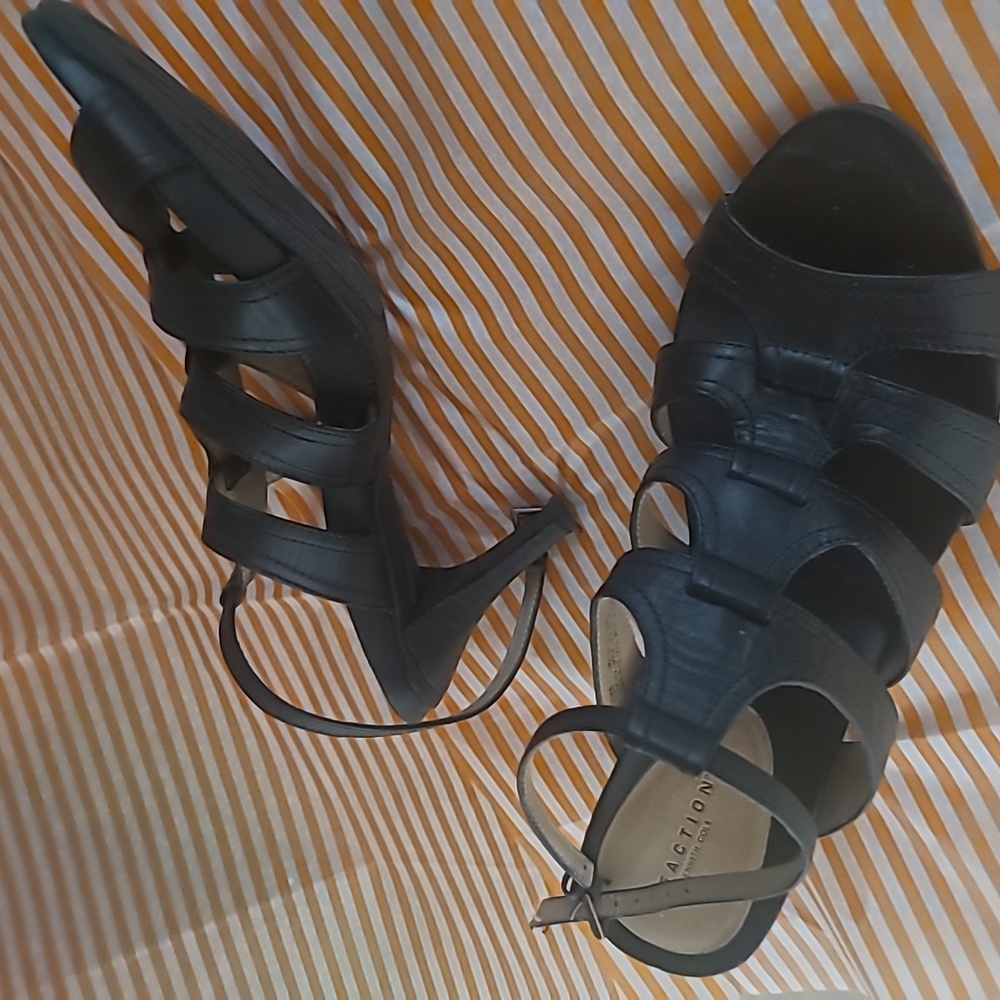 Kenneth Cole sandals